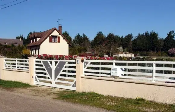 Maison avec portail