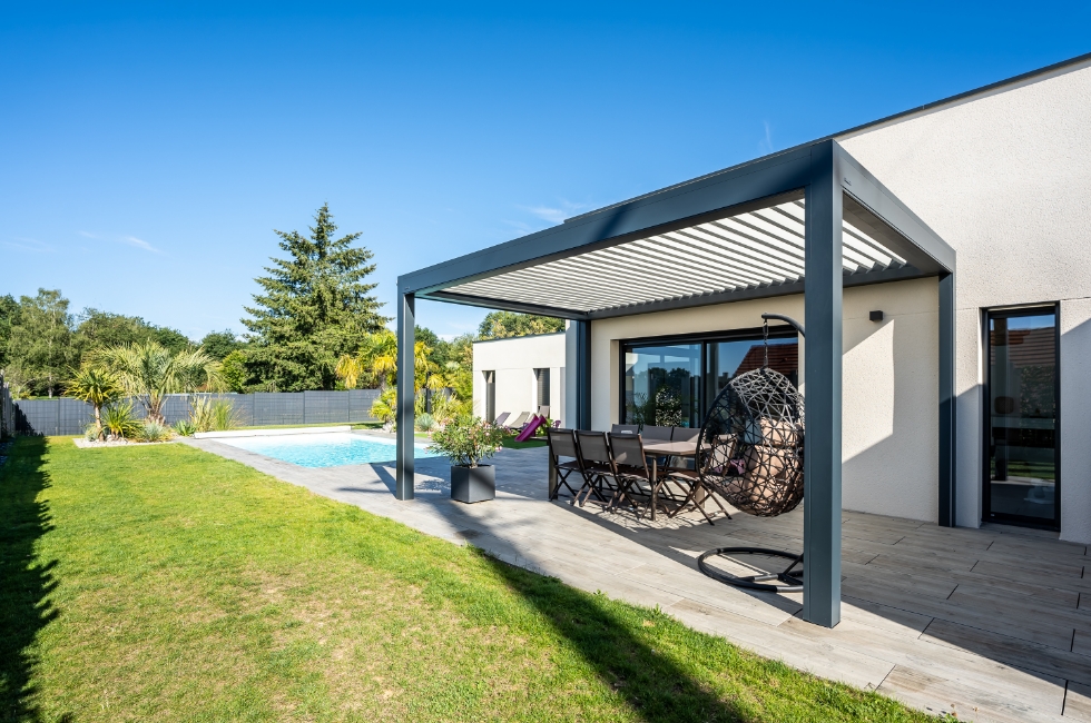 Pergola bioclimatique à lames Linconyl