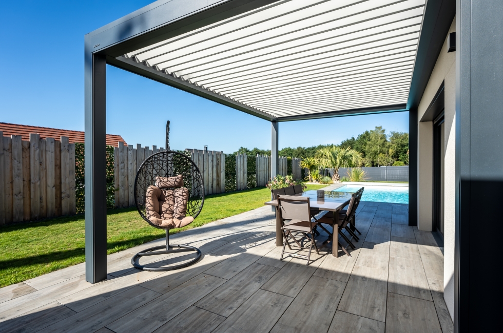 Pergola bioclimatique à lames Linconyl