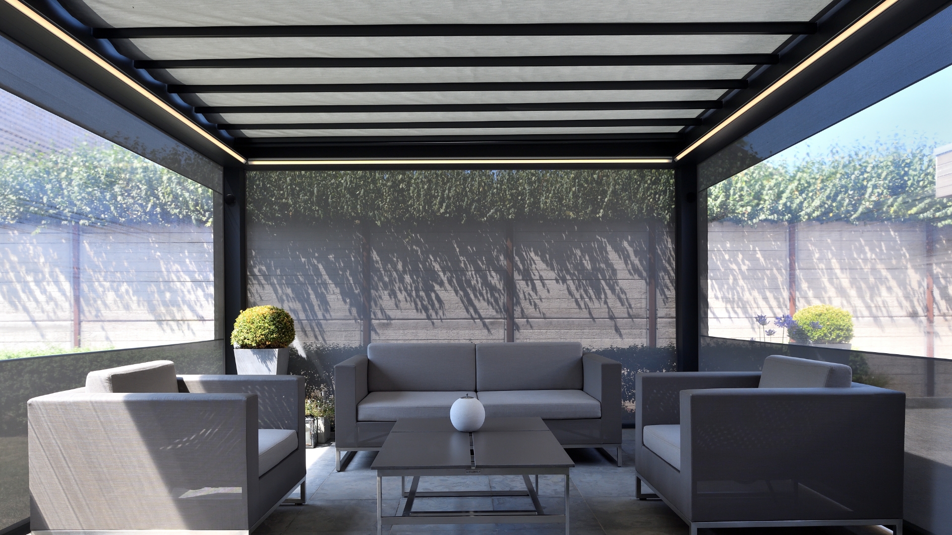 Pergola toile rétractable Linconyl fermée