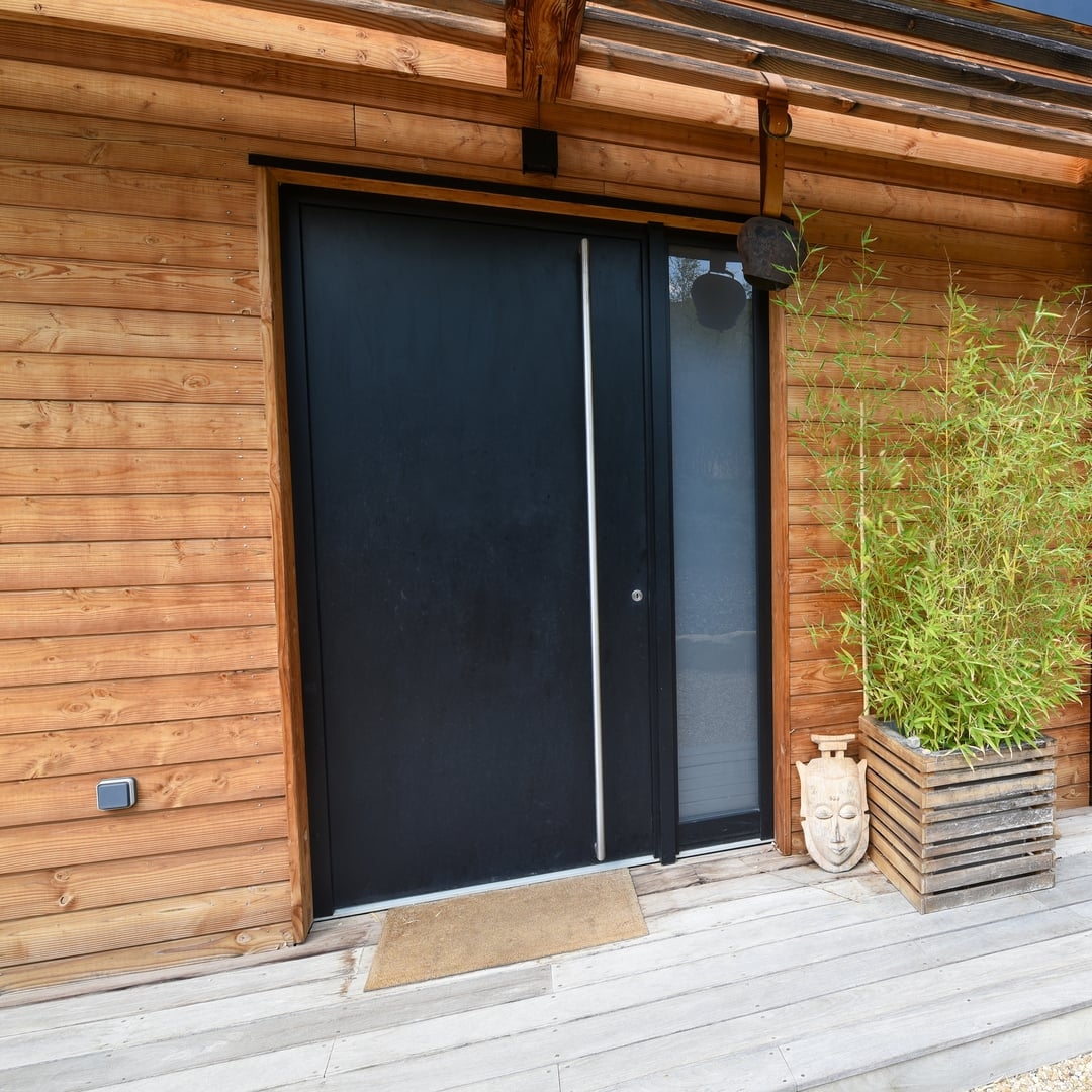 Porte d'entrée alu PVC Linconyl maison bois