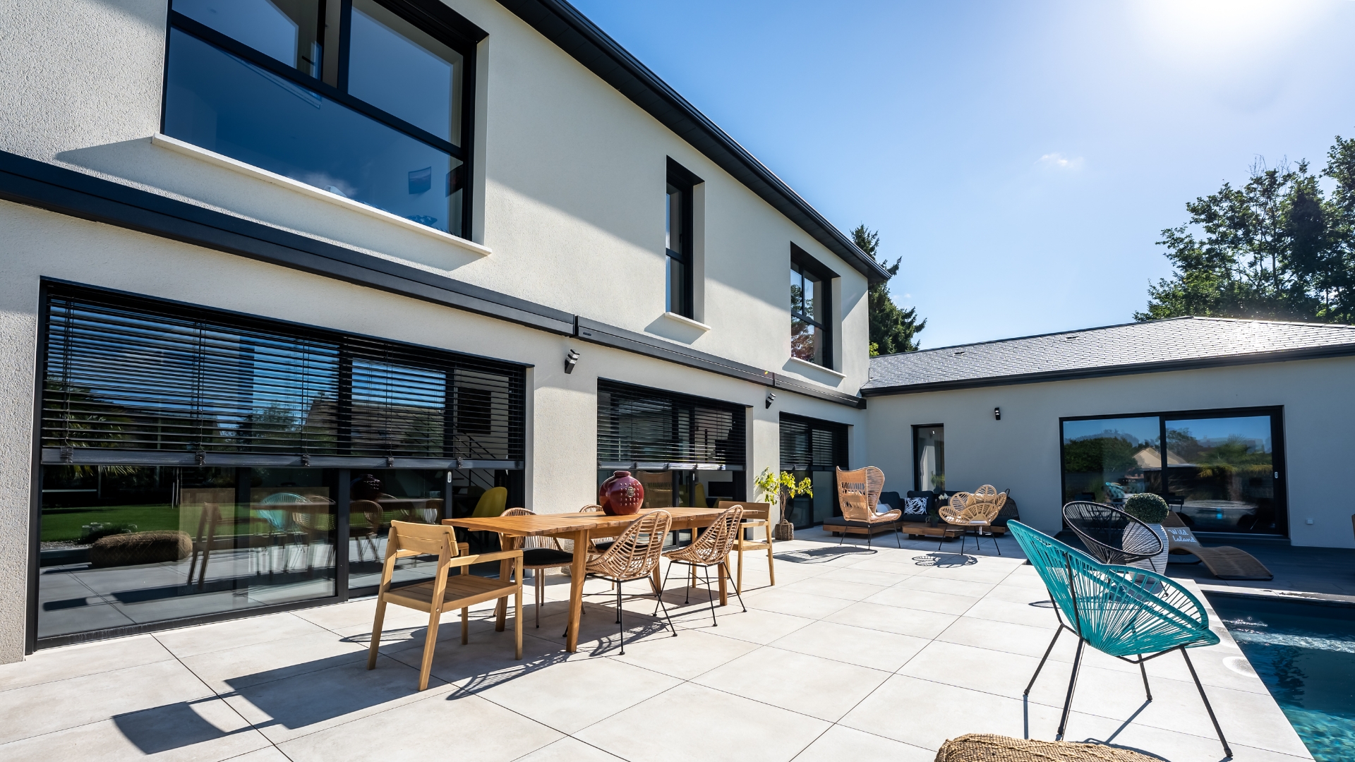 Store brise-soleil orientable Linconyl terrasse