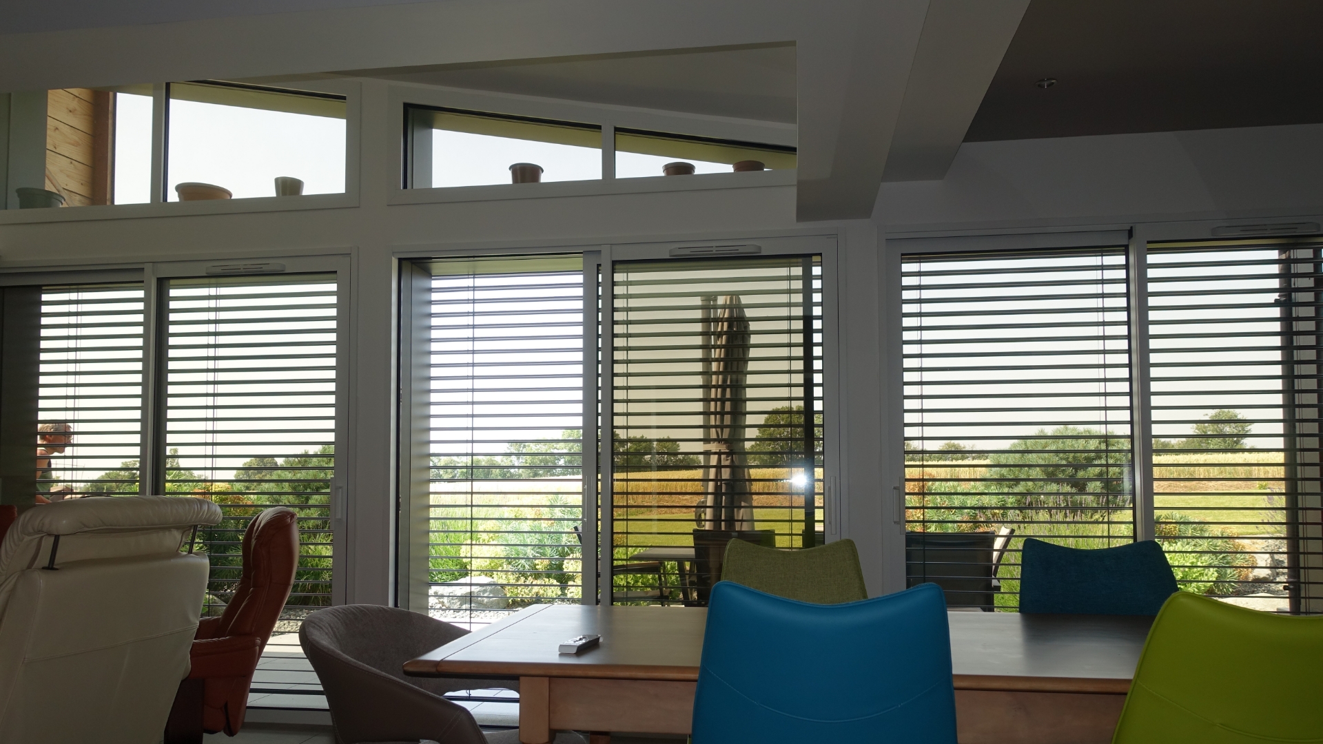 Store brise-soleil orientable Linconyl de l'intérieur