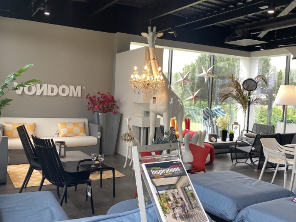 Intérieur d'agence de Stores Vendée aux Sables d'Olonne