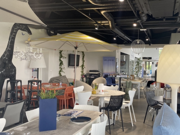 Intérieur d'agence de Stores Vendée aux Sables d'Olonne