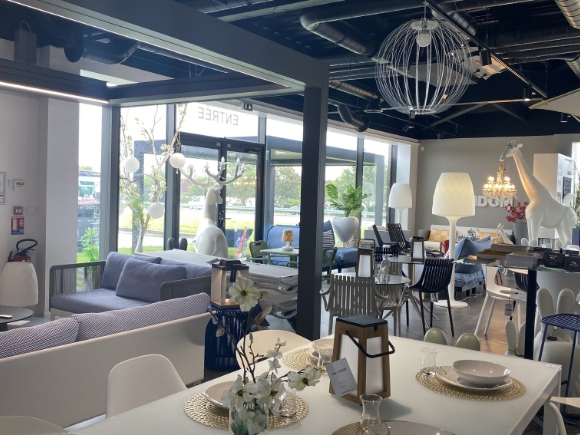 Intérieur d'agence de Stores Vendée aux Sables d'Olonne